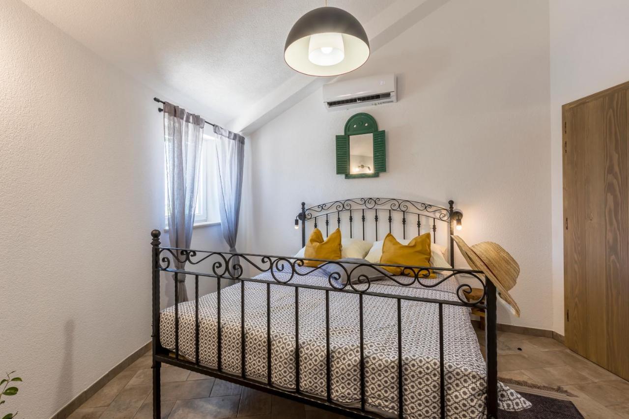 Island Getaway - Heritage House Mirce 외부 사진