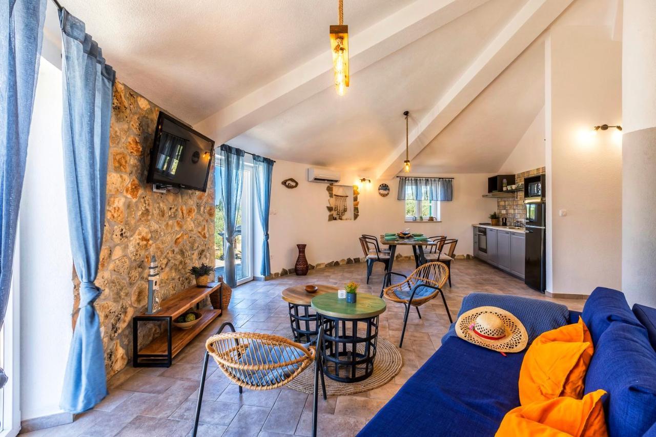 Island Getaway - Heritage House Mirce 외부 사진